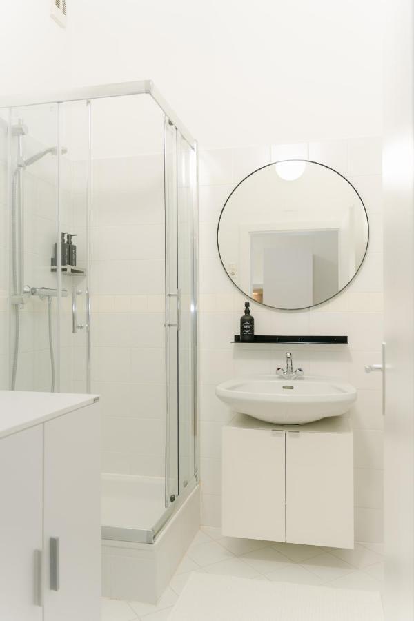 Cozy Apt Perfect For 4-6 Tv Metro Self-Checkin ウィーン エクステリア 写真